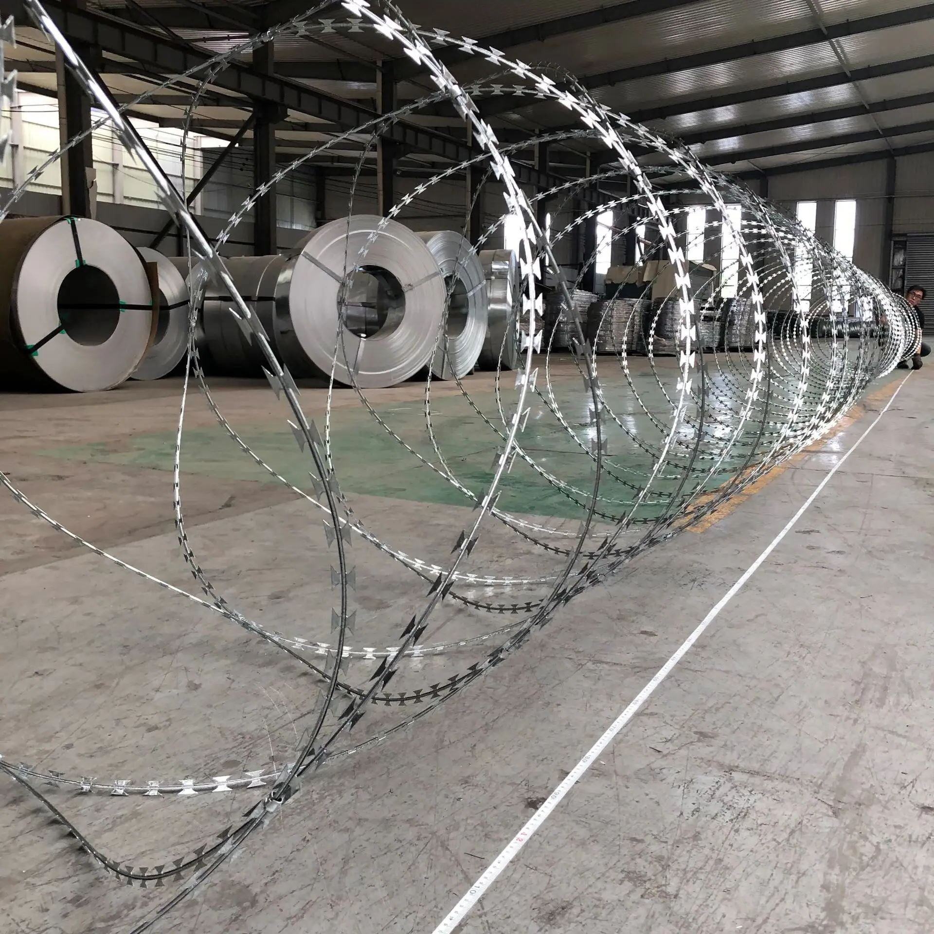 看守所滚刀刺小区围墙刺滚笼高铁304不锈钢刀片刺绳使用年限