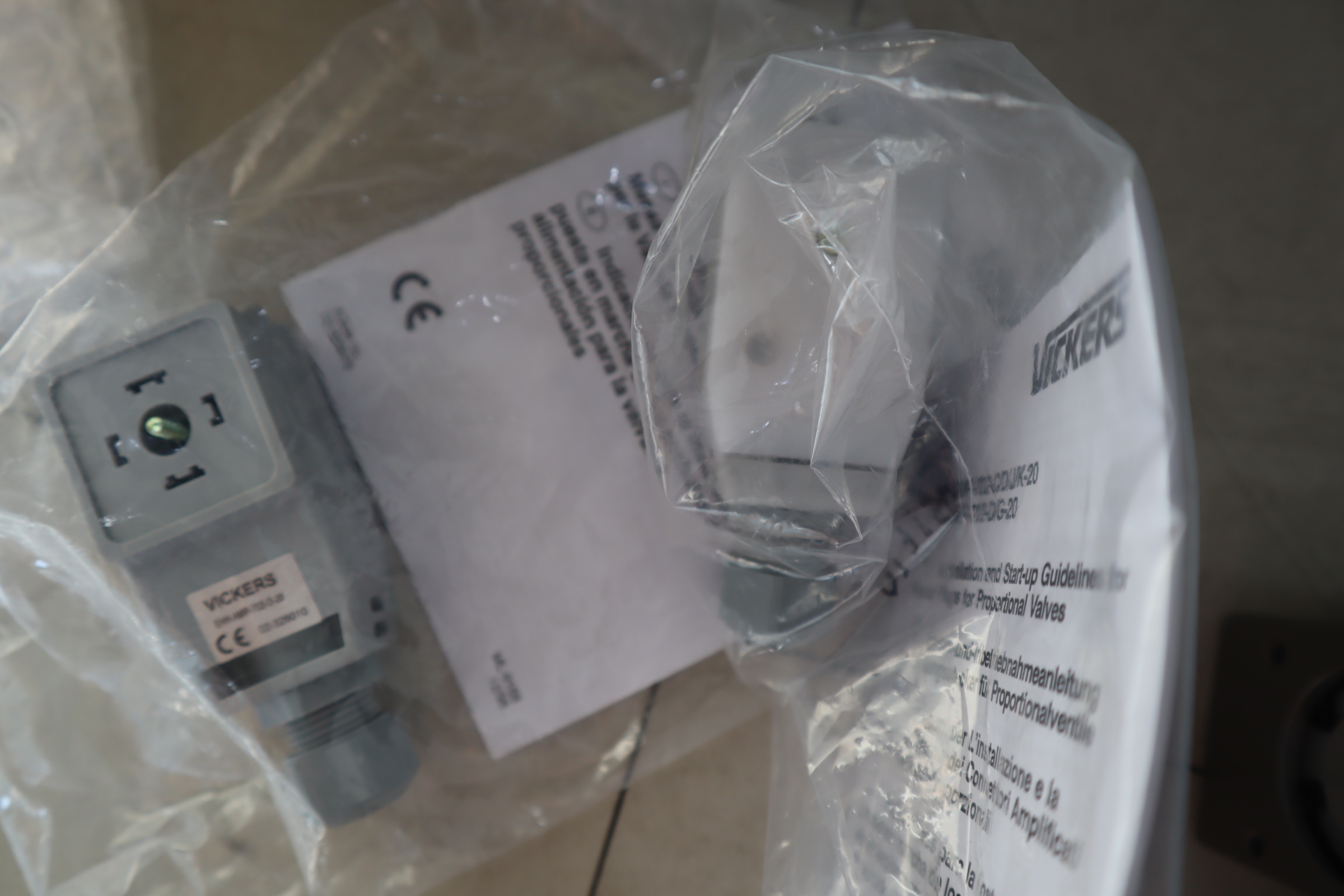 EHH-AMP-702-D-20 02-326010 美国威格士VICKERS放大器EATON伊顿