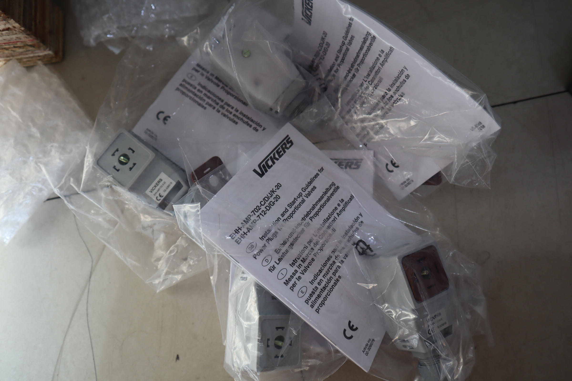 EHH-AMP-702-D-20 02-326010 美国威格士VICKERS放大器EATON伊顿