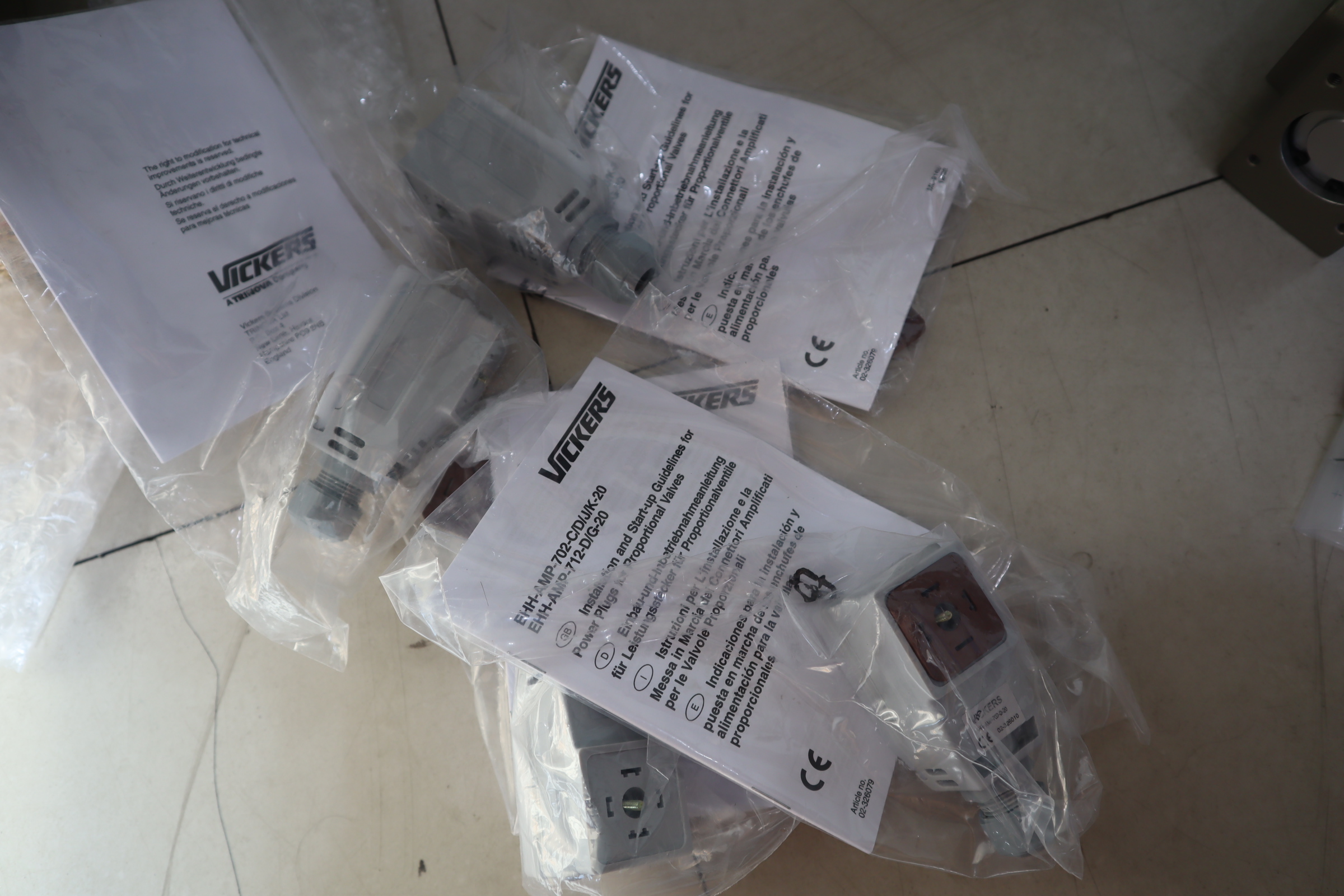 EHH-AMP-702-D-20 02-326010 美国威格士VICKERS放大器EATON伊顿