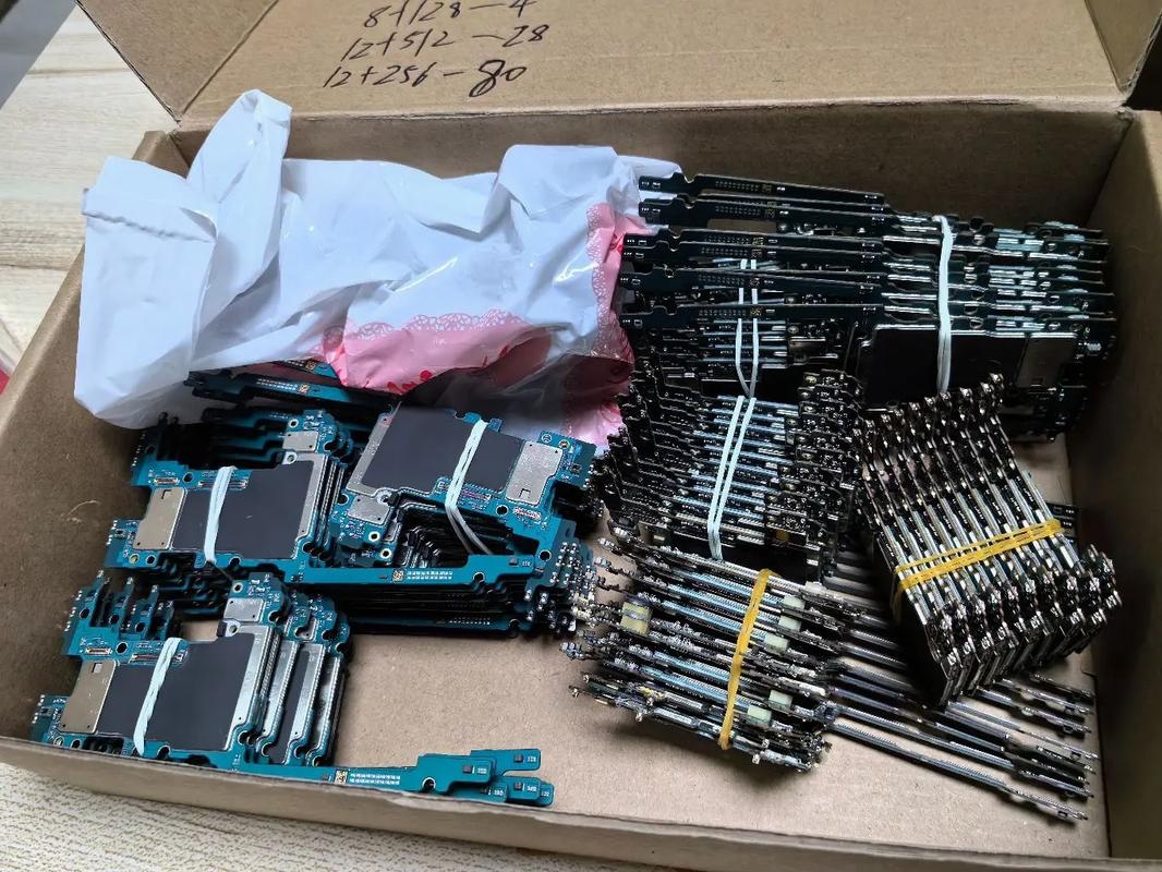 杨 浦 区 报废线路板回收 二手ic电子芯片 收购电脑硬盘 亿兴物资