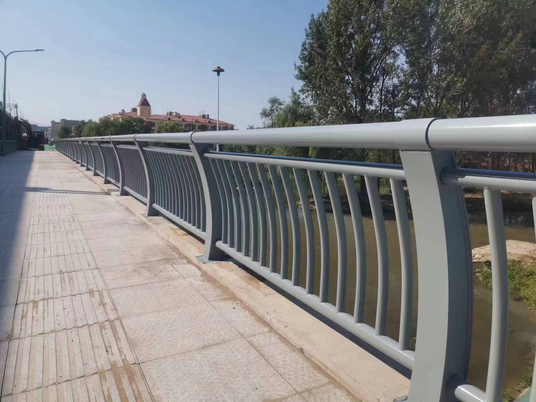 聚鑫 甘肃河道围栏 道路两侧防撞护栏 物流配送 发货快