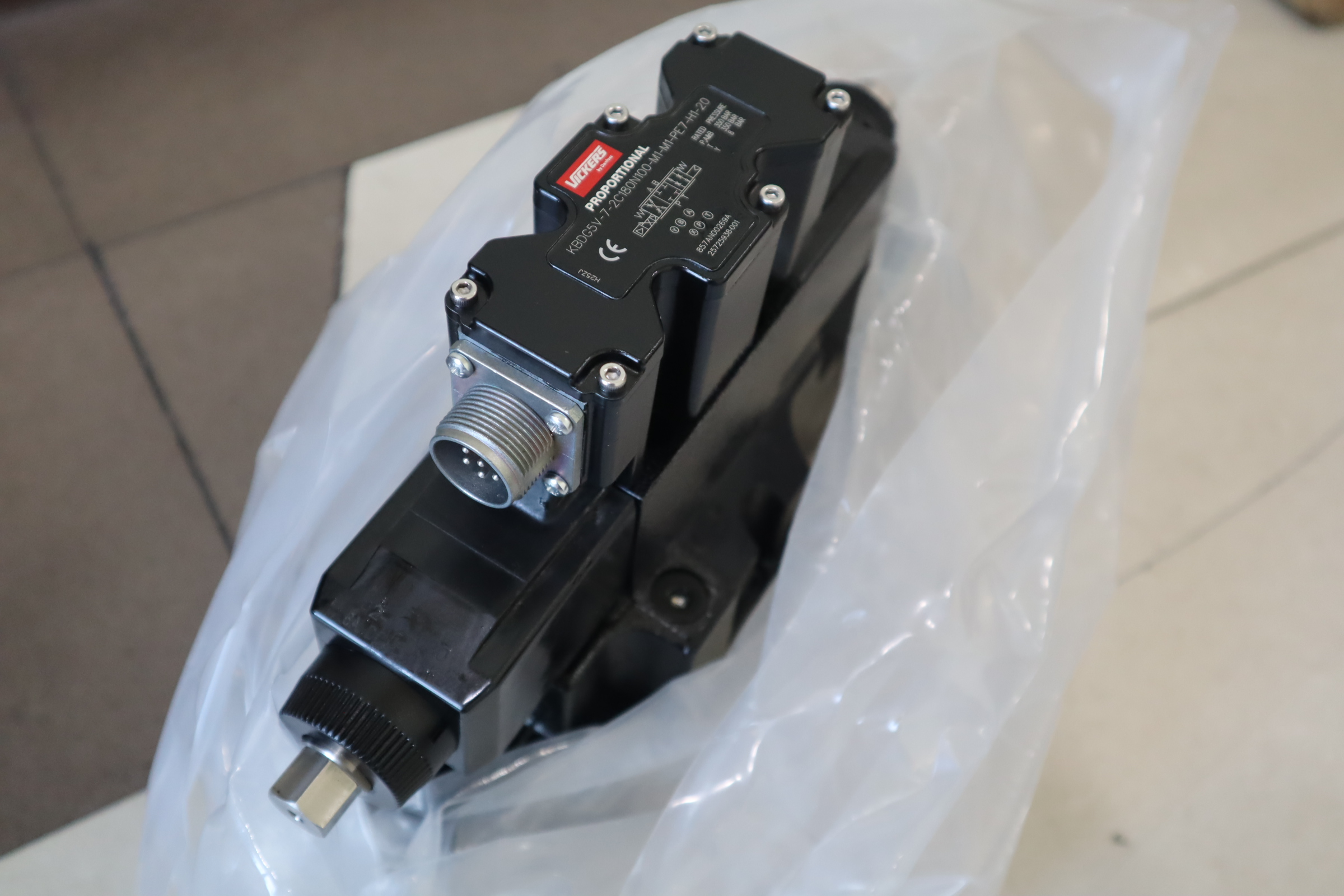 KBDG5V-7-2C180N100-M1-M1-PE7-H1-20 威格士VICKERS丹佛斯DANFOSS