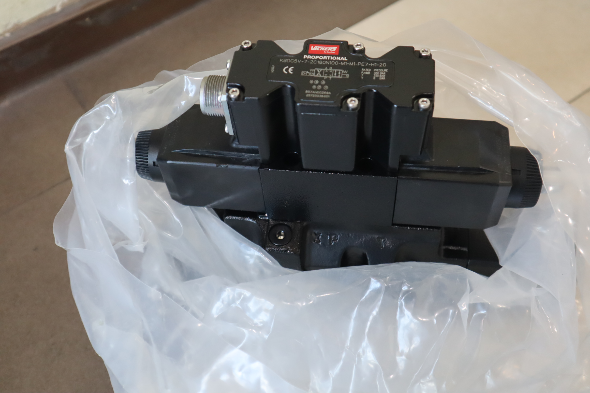 KBDG5V-7-2C180N100-M1-M1-PE7-H1-20 威格士VICKERS丹佛斯DANFOSS