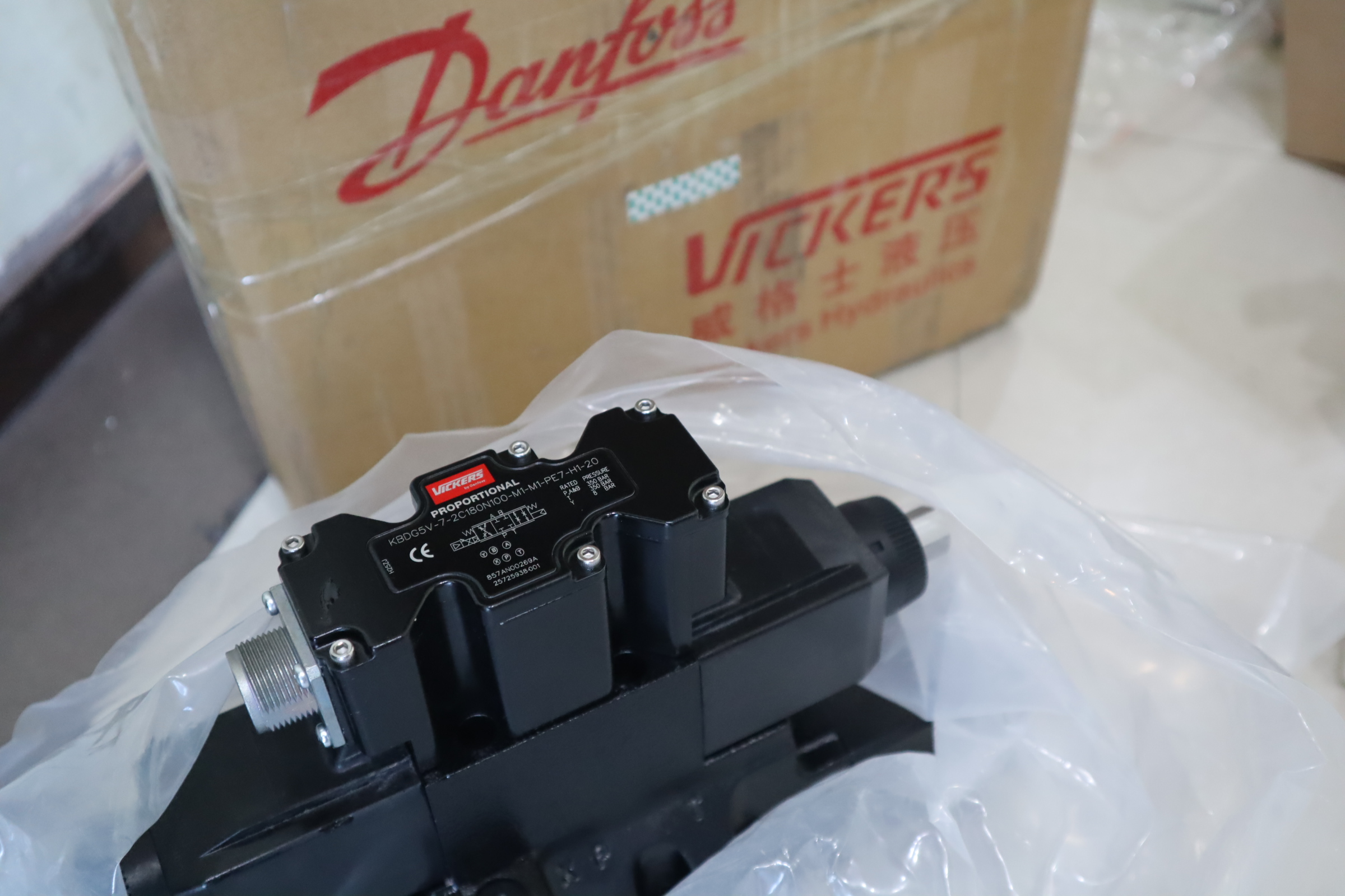 KBDG5V-7-2C180N100-M1-M1-PE7-H1-20 威格士VICKERS丹佛斯DANFOSS