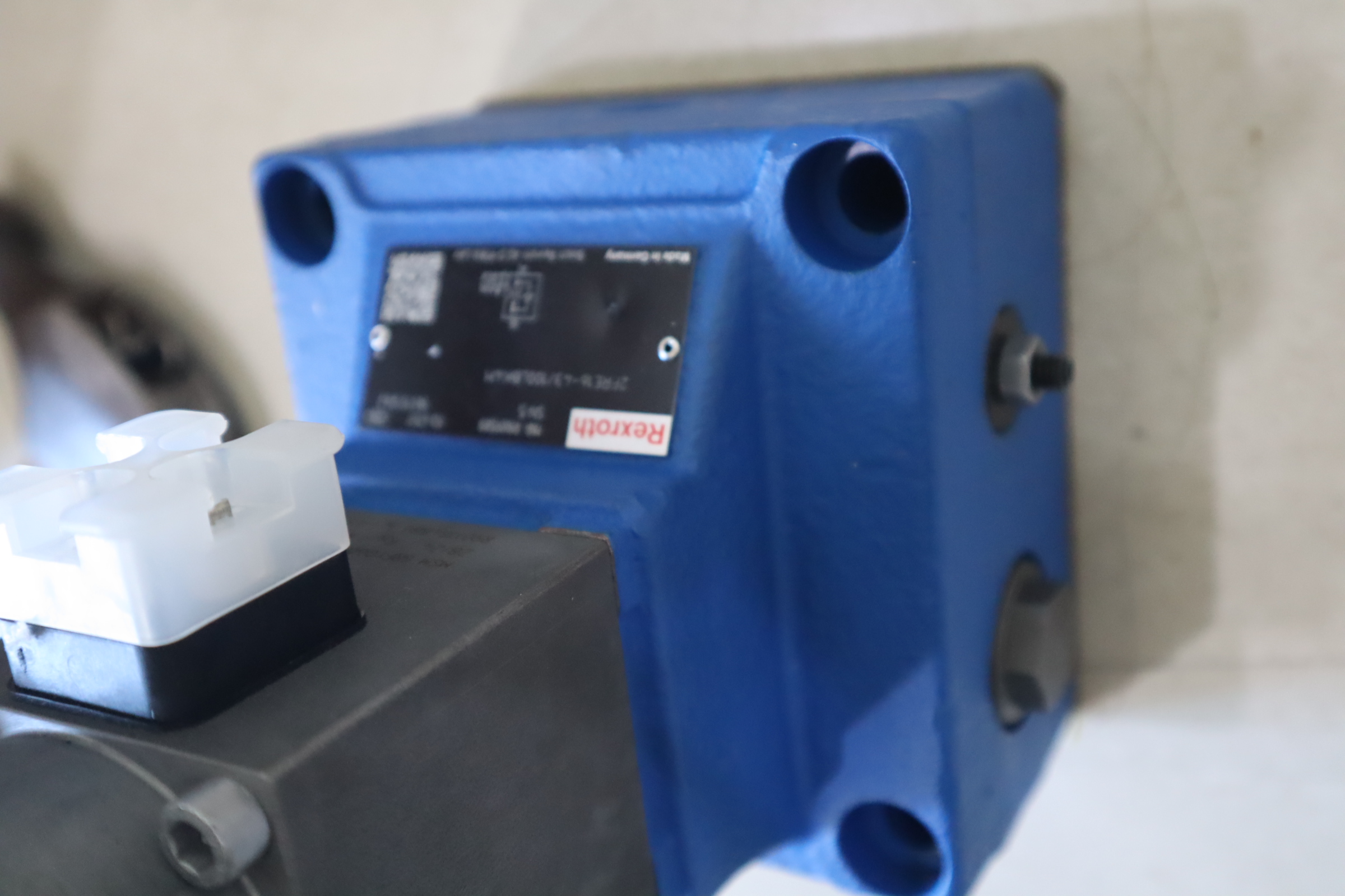 2FRE16-43/100LBK4M R900915819 德国力士乐REXROTH比例流量阀