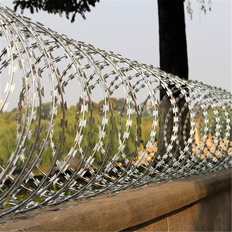 学校围墙防盗防爬刺网路边防攀爬铁蒺藜高锌刀片刺丝颜色