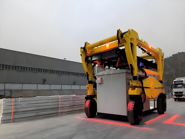 跨运车在铁路货运站的应用场景与案例分析