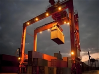 江西新余集装箱门式起重机选购技巧