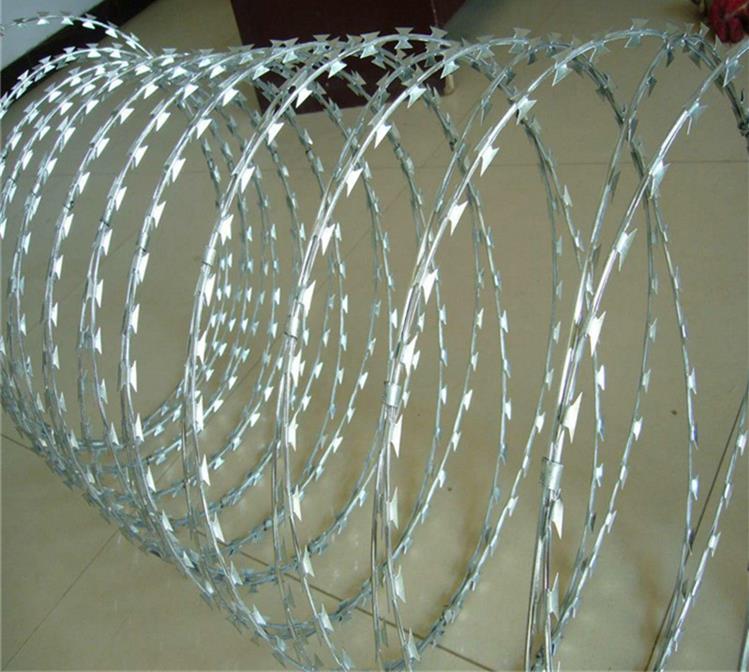 蛇腹型刀刺网路边防攀爬铁蒺藜高铁304不锈钢刀片刺绳材质