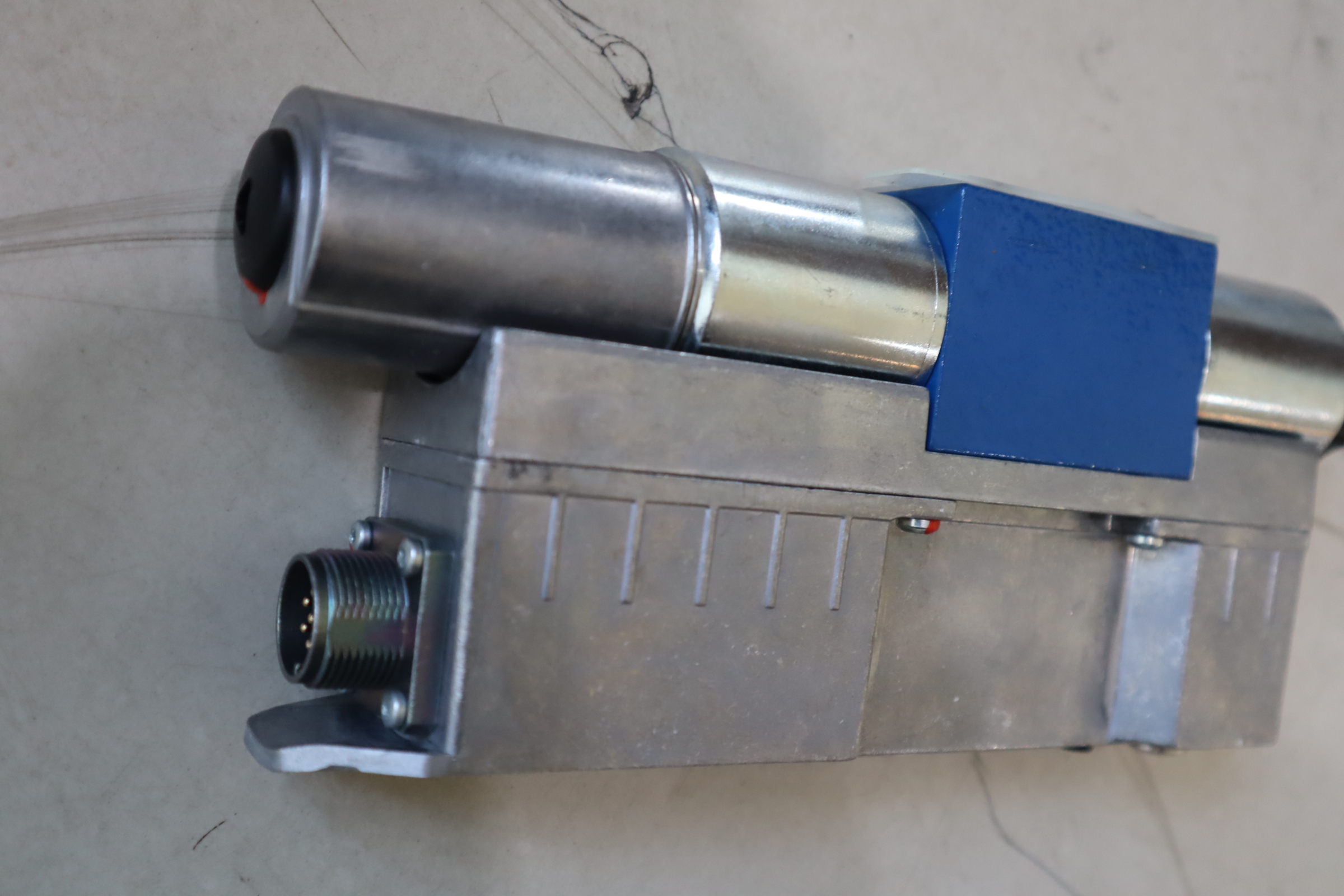 4WREE6V08-30/V/24F1 R901524353 德国力士乐REXROTH比例阀