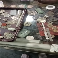 回收徐汇区居民家红木家具 老旗袍 旧书 老照相机 老物件回收