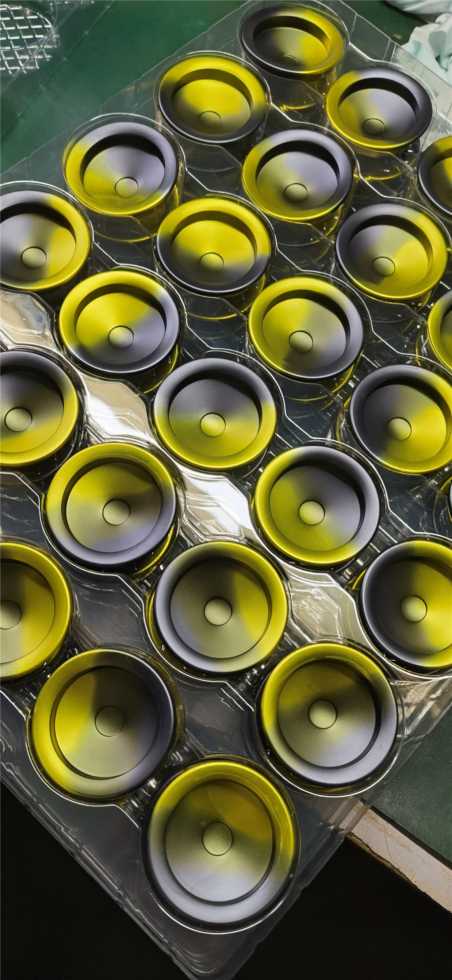 广东硬质氧化采用5052铝红色外壳锯切加工