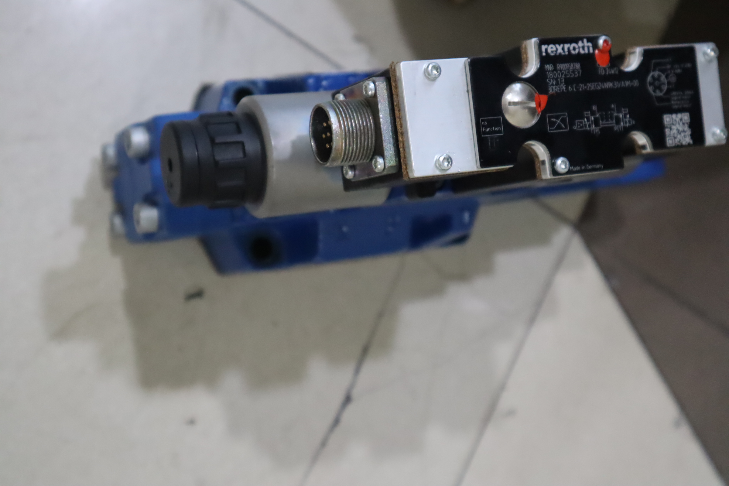 4WRZE16W8-150-74/6EG24N9ETK31/A1D3M R900700633 力士乐REXROTH