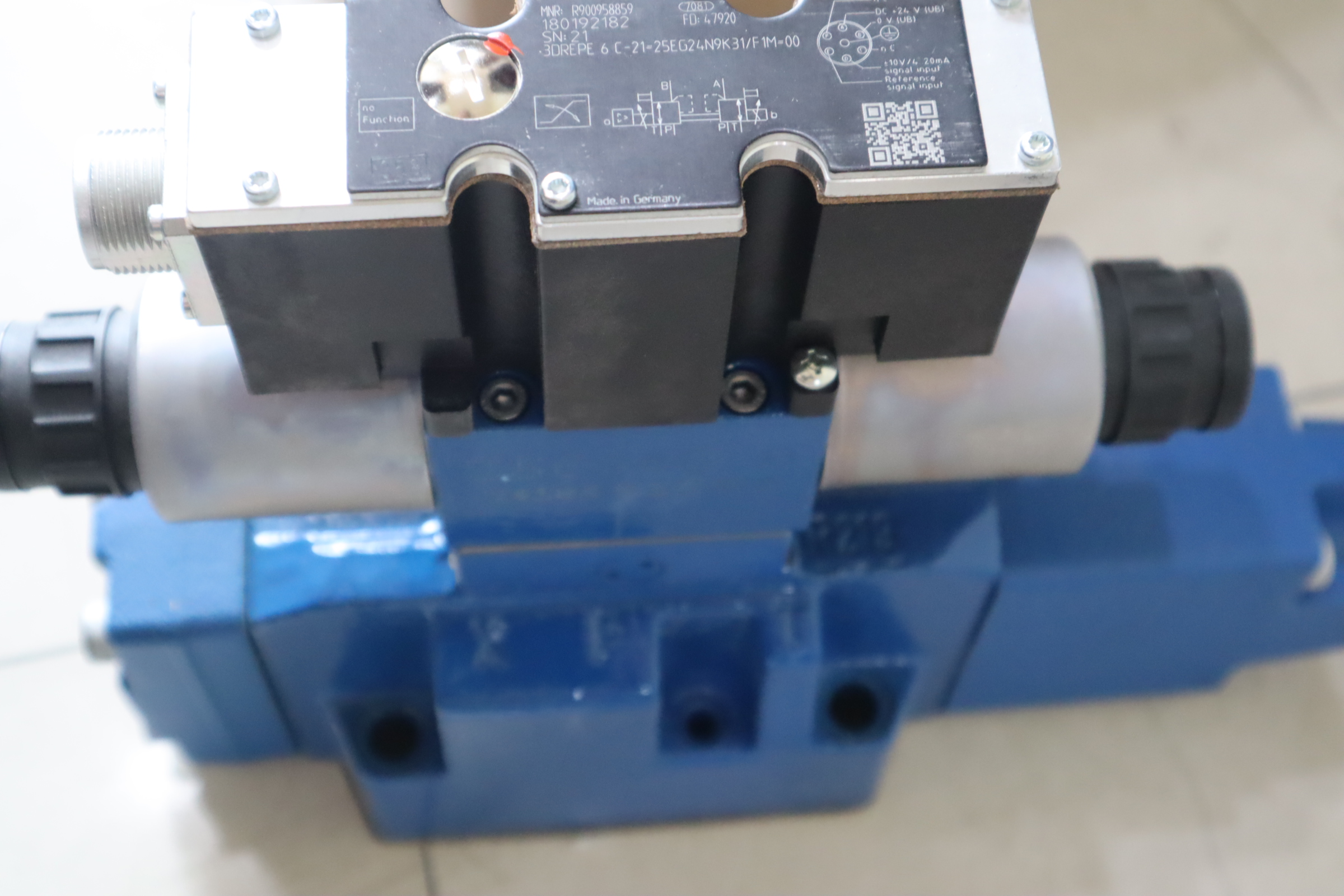 4WRZE16W8-100-74/6EG24N9EK31/F1D3M R901042860 力士乐REXROTH阀