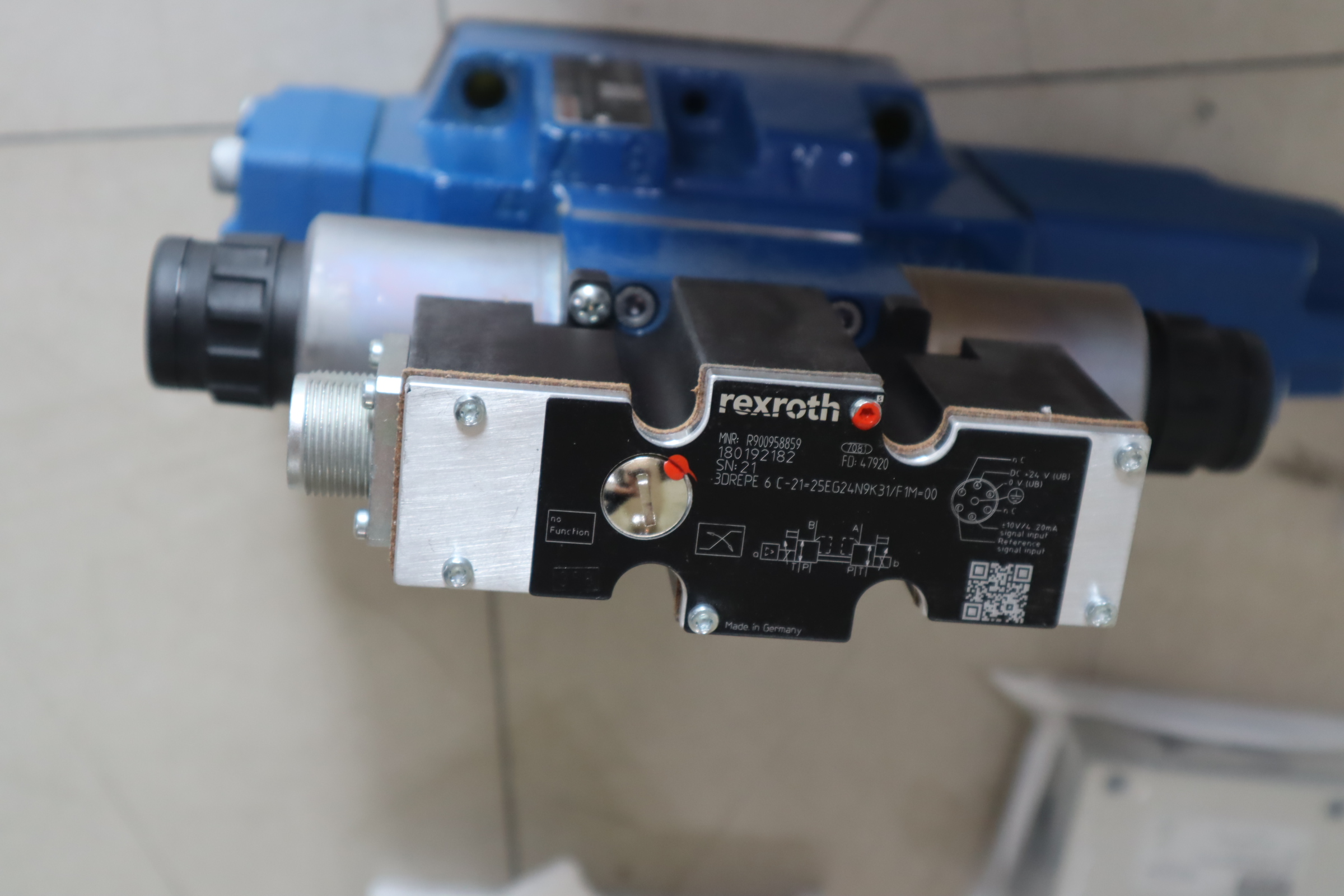 4WRZE16W8-100-74/6EG24N9EK31/F1D3M R901042860 力士乐REXROTH阀