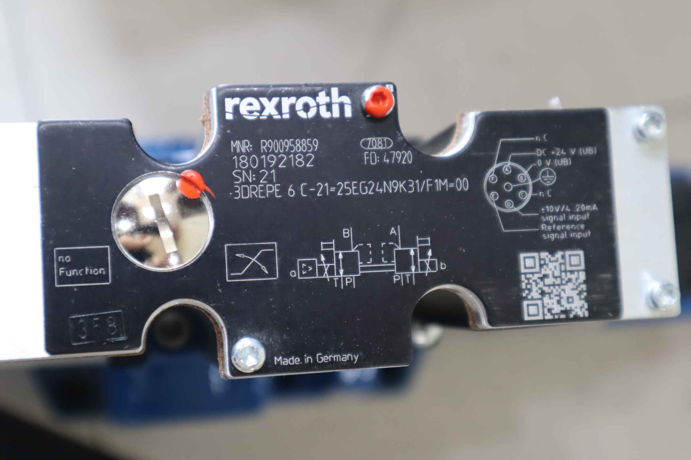 4WRZE16W8-100-74/6EG24N9EK31/F1D3M R901042860 力士乐REXROTH阀