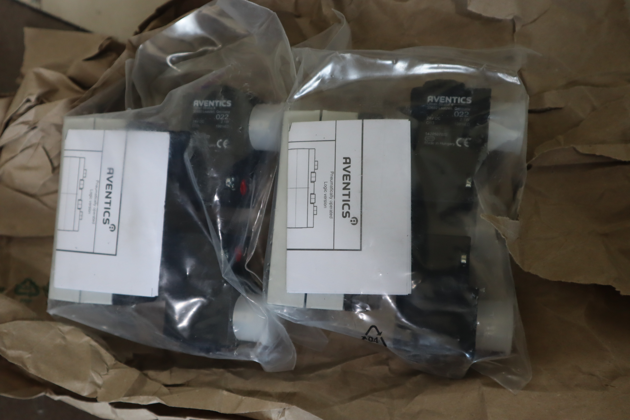 5812290650 0822241002 德国安沃驰AVENTICS气动阀气缸