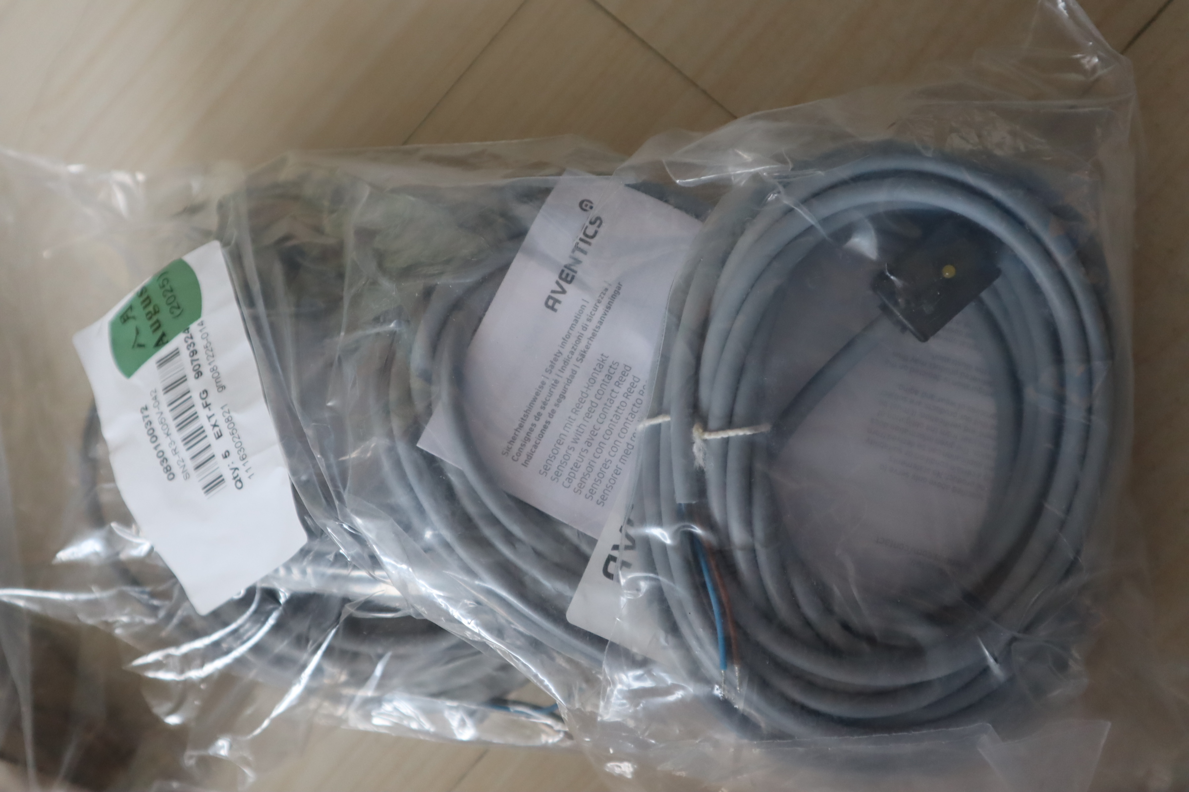 0822397033 0830100372 德国安沃驰AVENTICS气动阀气缸