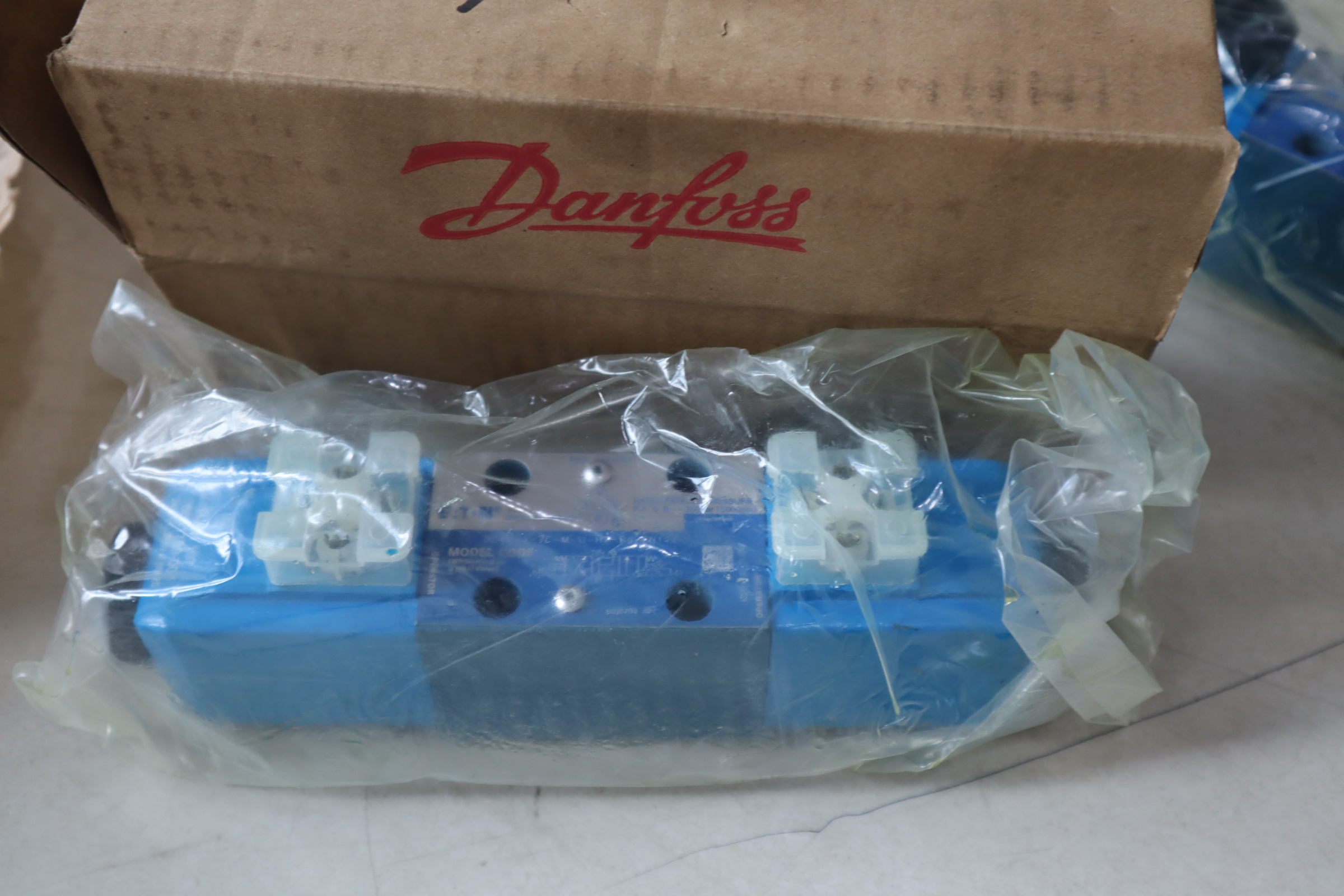 DG4V-3-7C-M-U-H7-69-EN124 6050209-002 6041789威格士VICKERS