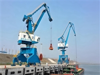 安徽安庆门座式起重机与门式起重机作业场景不同