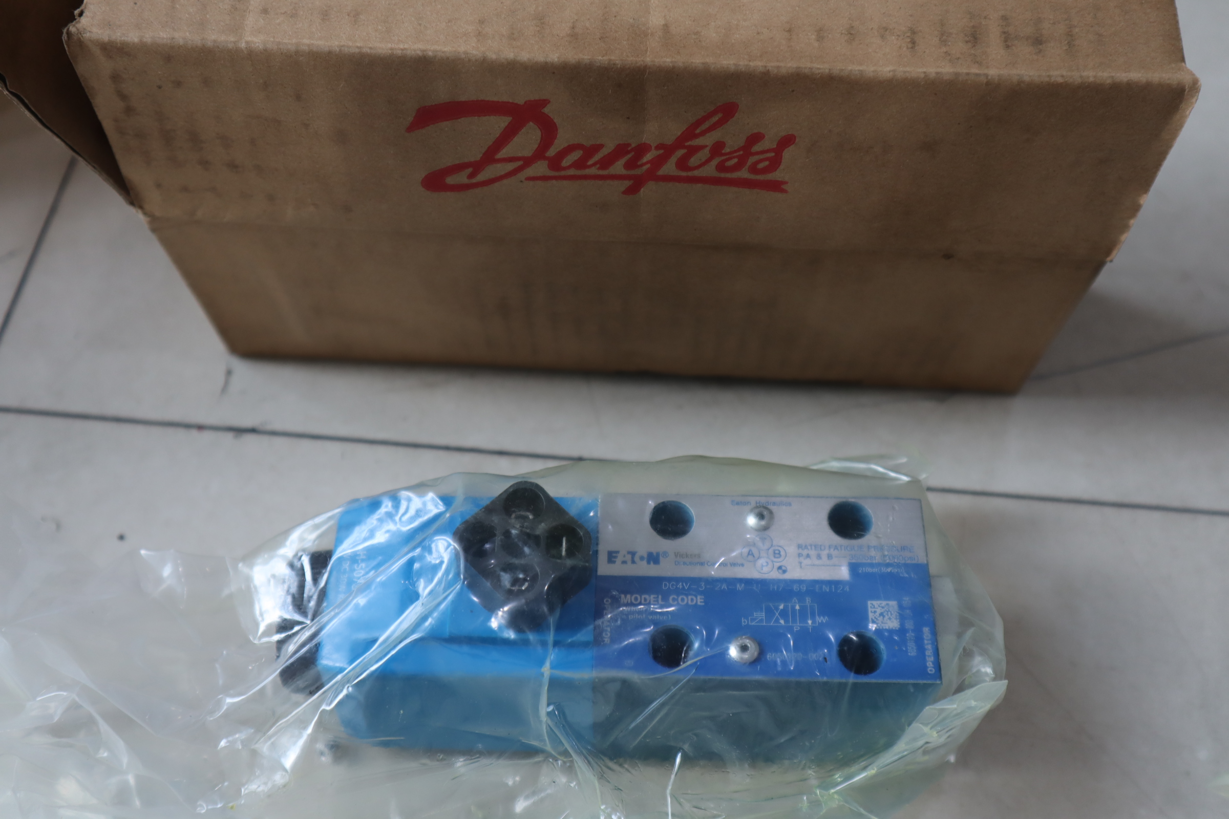 DG4V-3-2A-M-U-H7-69-EN124 6050120-002 H-507848 威格士VICKERS