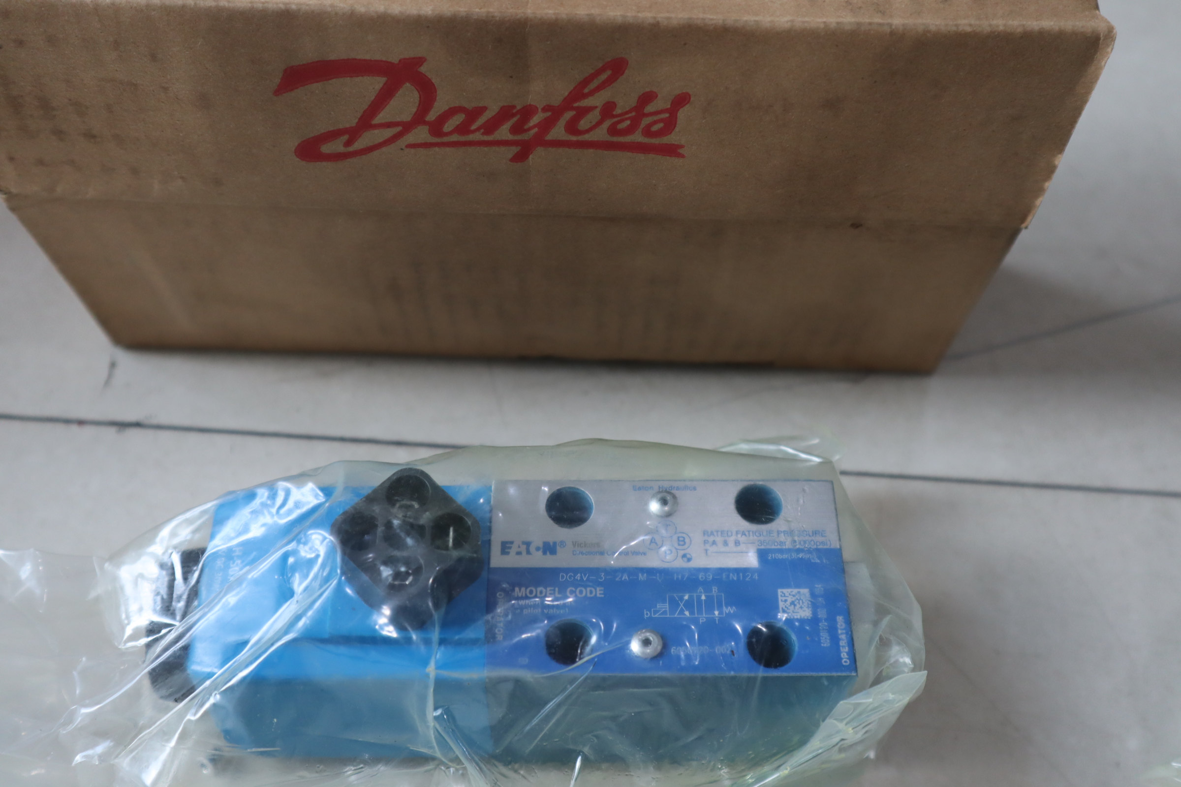 DG4V-3-2A-M-U-H7-69-EN124 6050120-002 H-507848 威格士VICKERS