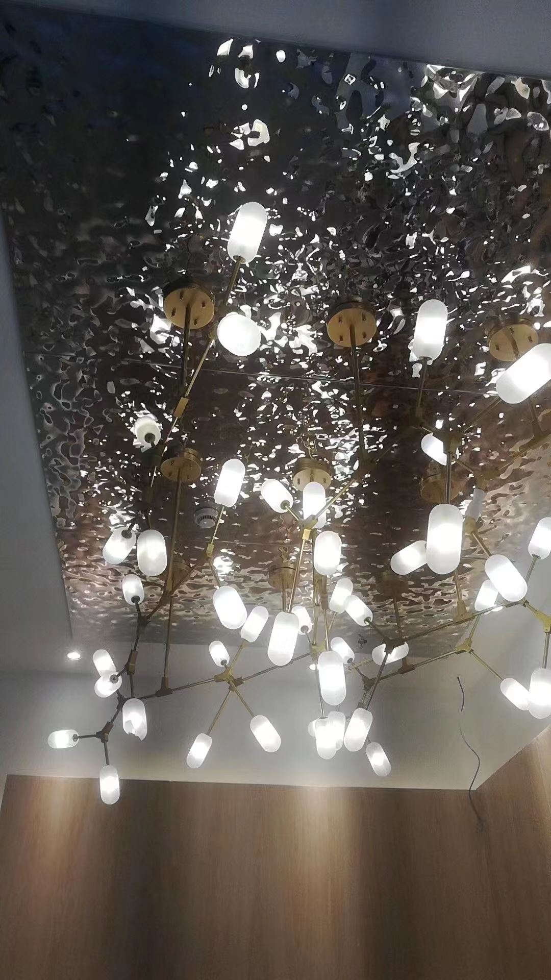 金霸泰建材 原色拉丝 不锈钢天花 火锅原料生产防油污吊顶 定制尺寸