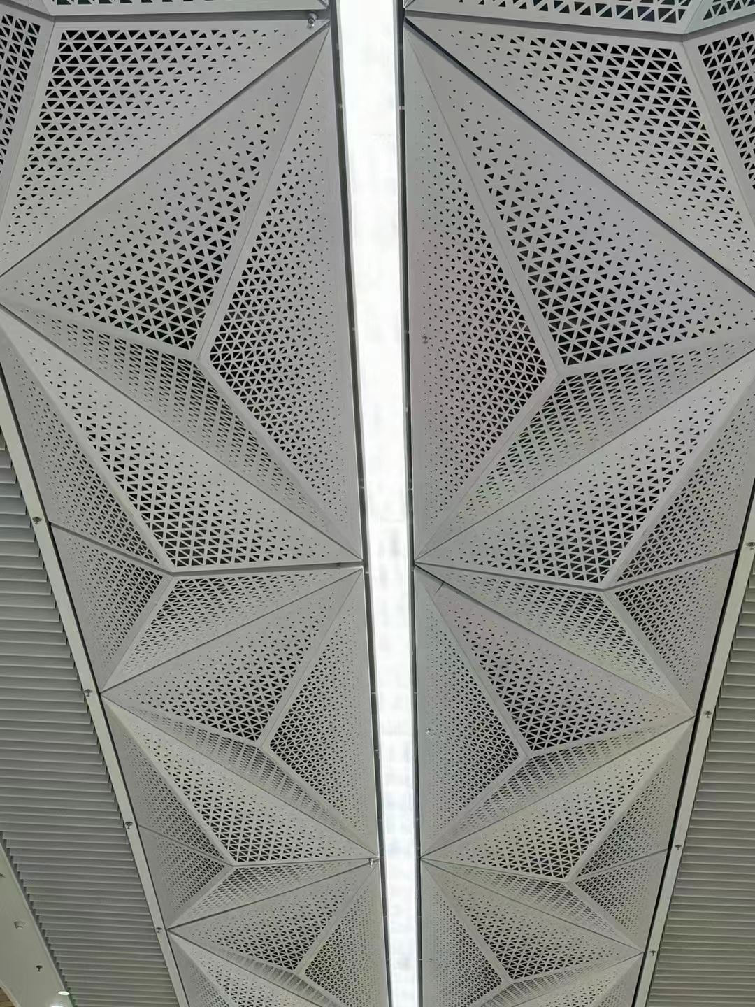 金霸泰雕花氟碳幕墙铝板工程空调罩