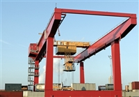 大型港口堆场 轮胎吊多机作业 场地规划与安全间距规范