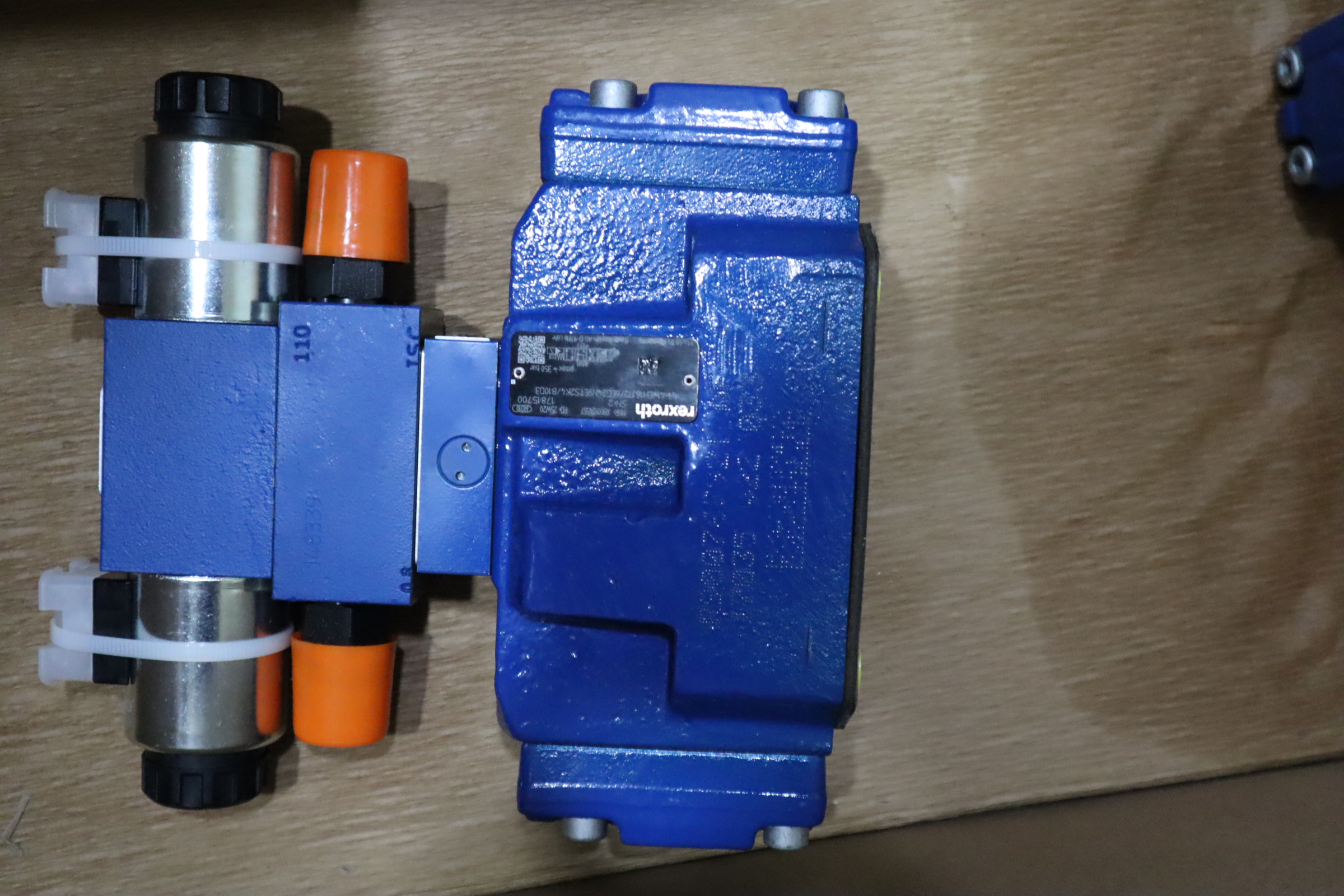 R900924557 H-4WEH16J72/6EG24N9ETS2K4/B10D3力士乐REXROTH电液阀