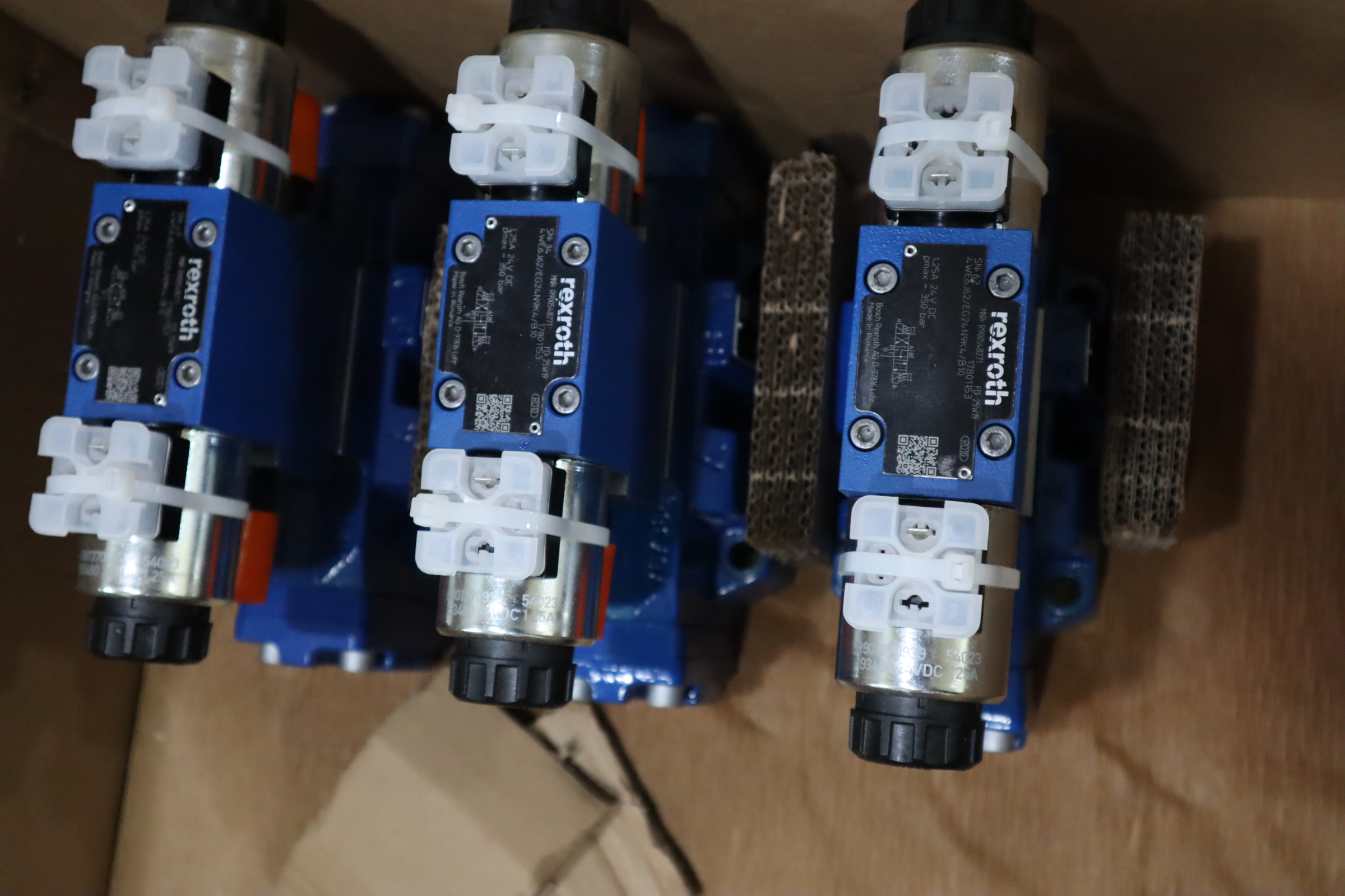 R900924557 H-4WEH16J72/6EG24N9ETS2K4/B10D3力士乐REXROTH电液阀