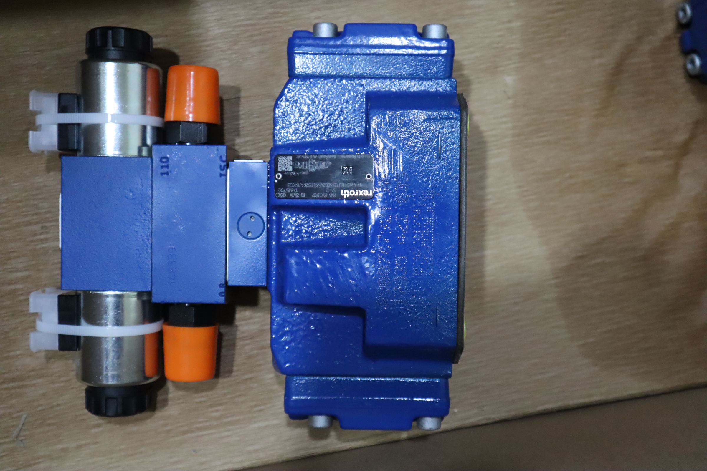 R900924557 H-4WEH16J72/6EG24N9ETS2K4/B10D3力士乐REXROTH电液阀