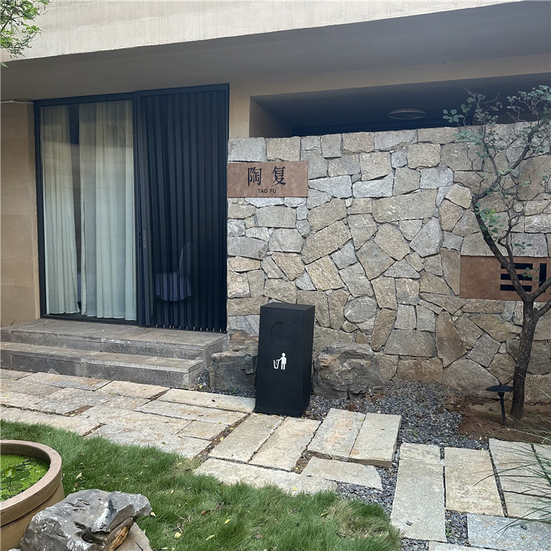 景墙 虎皮黄大理石 黄色碎拼石文化石 乱型石外墙贴片石厂家