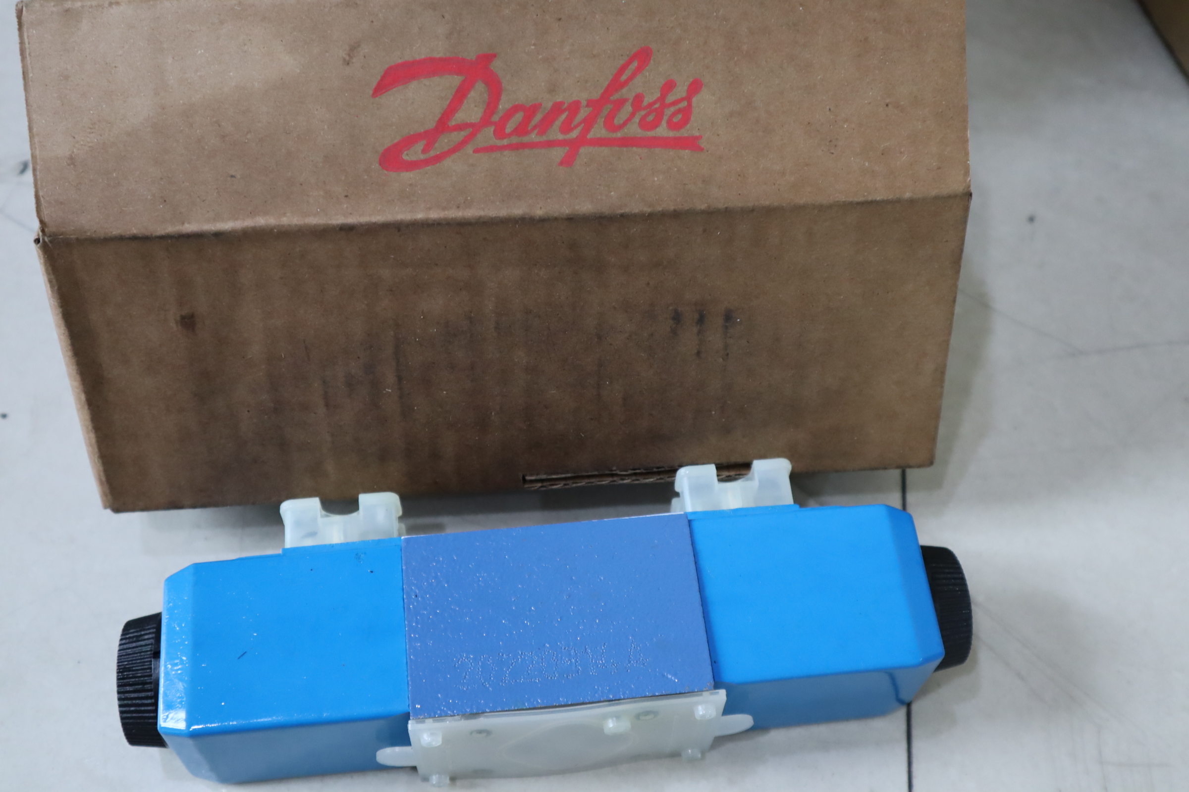 DG4V-3-6C-M-U-H7-69-EN124 6050138-002 威格士VICKERS伊顿EATON