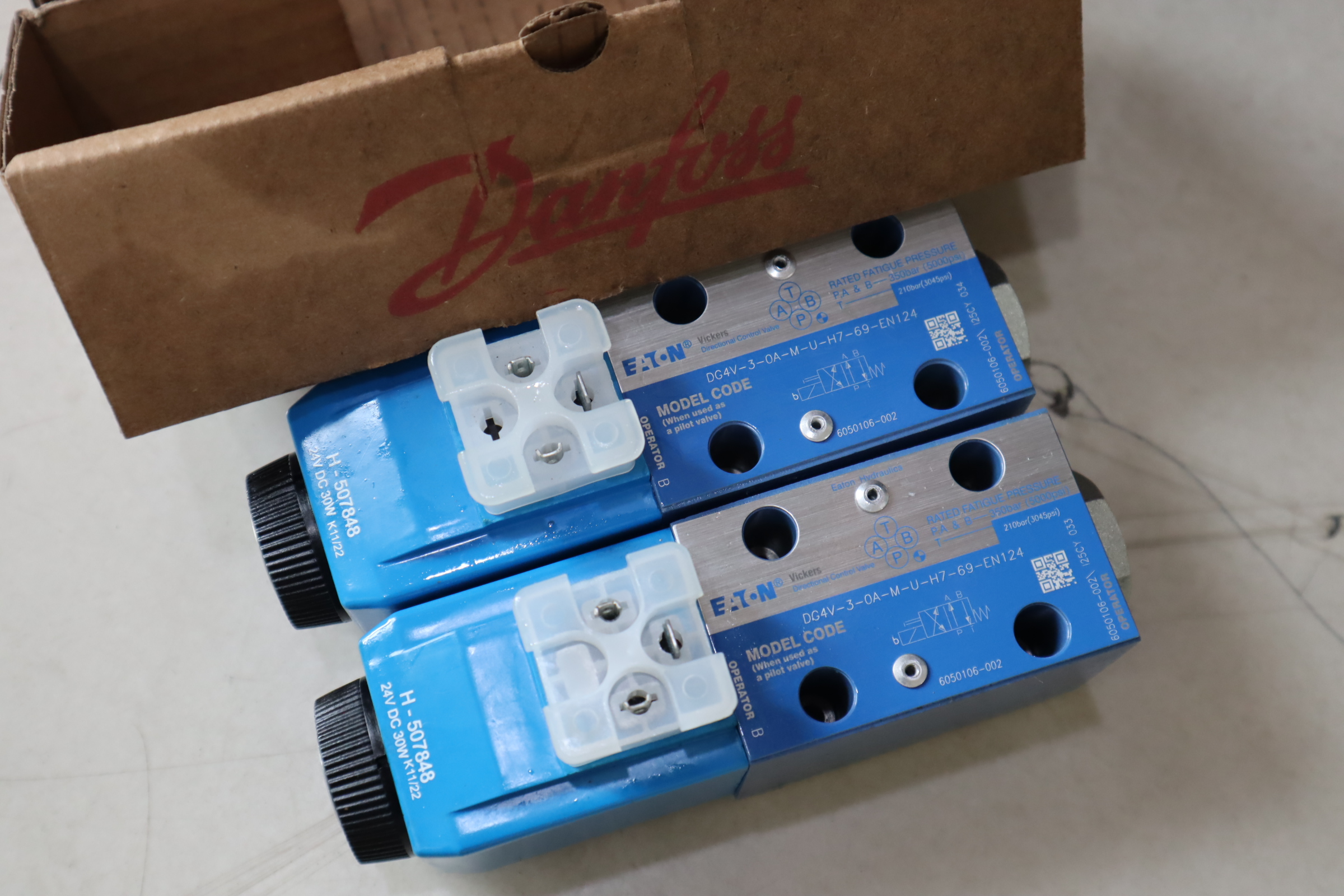 DG4V-3-0A-M-U-H7-69-EN124 6050102-002 威格士VICKERS伊顿EATON