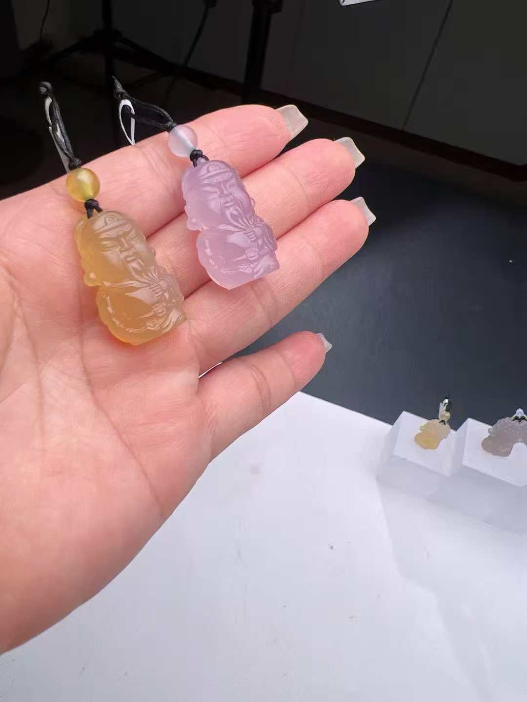 玛瑙挂件手工雕刻关公守护神