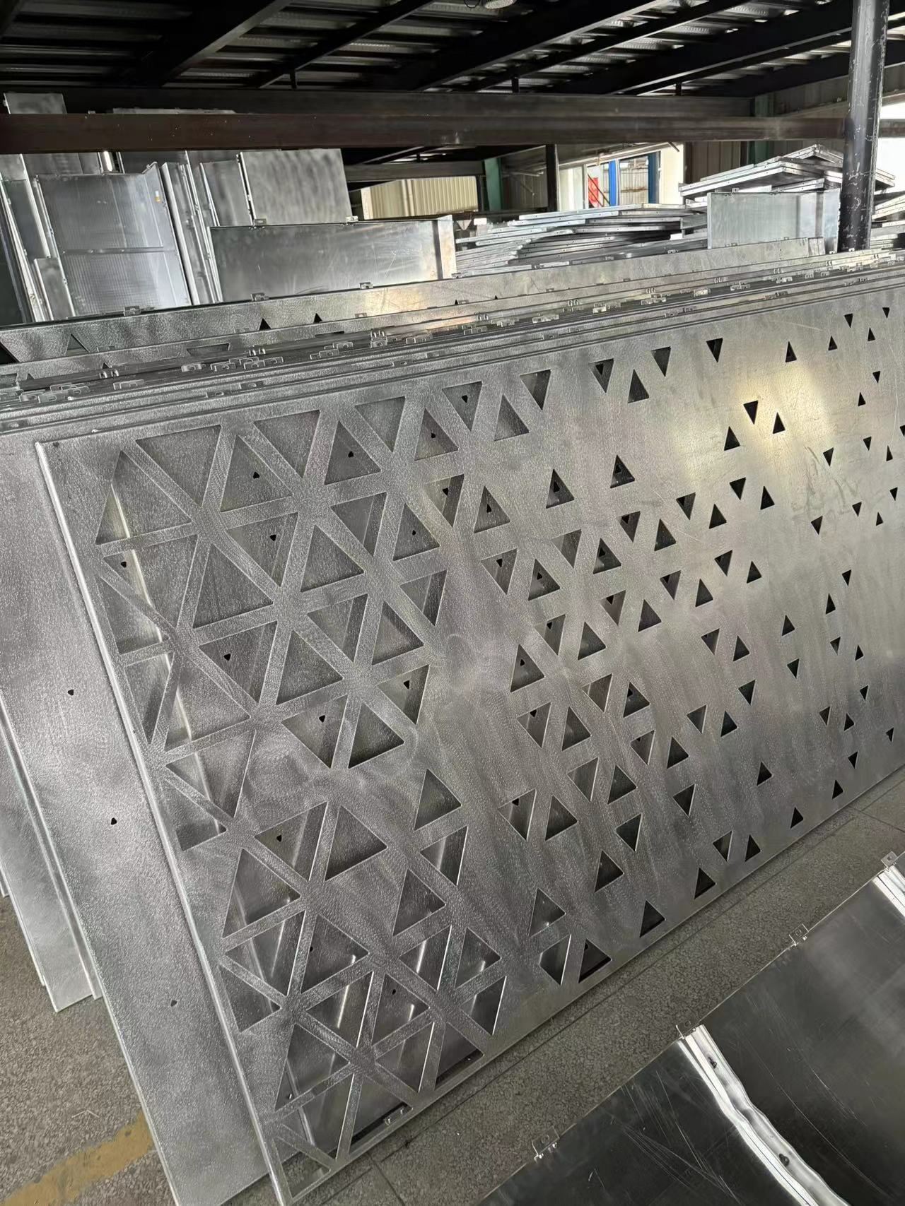 金霸泰雕花氟碳模具铝板工程空调罩
