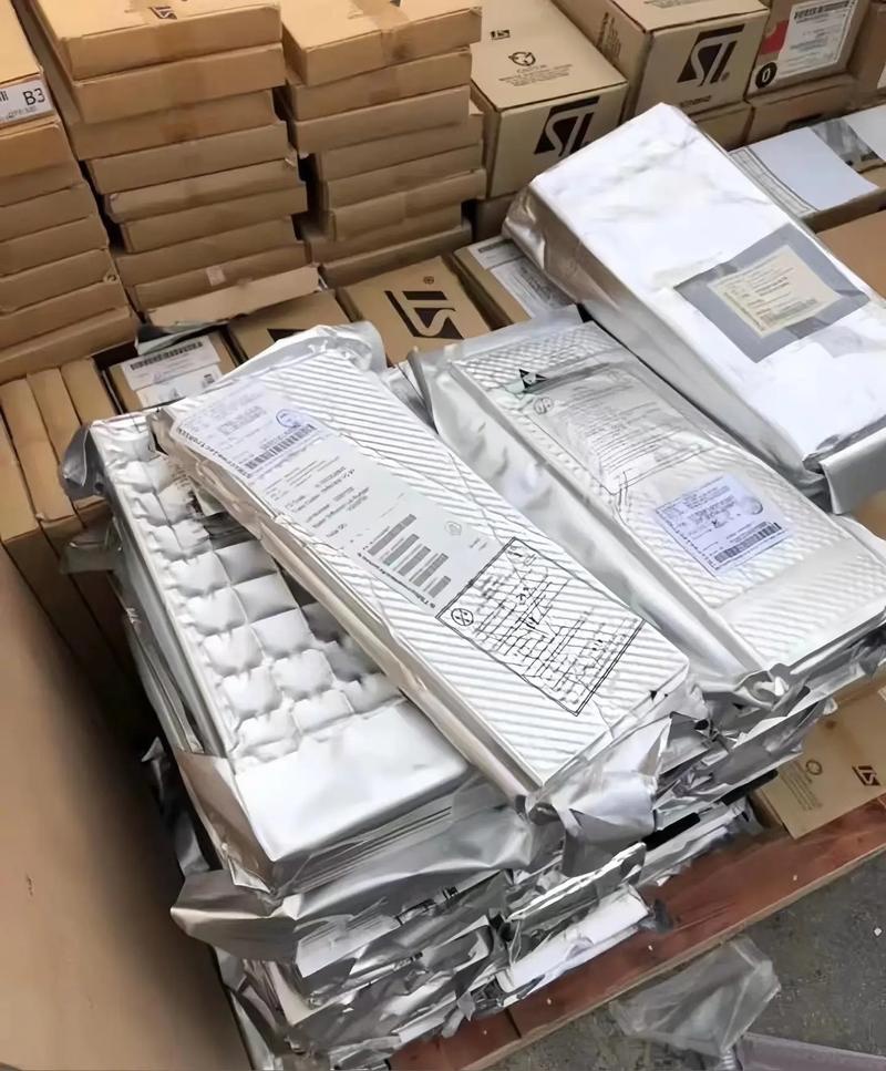 浦 东 新 区 线 路 板 电子盘料 内存IC芯片 量大 当面洽谈 亿兴