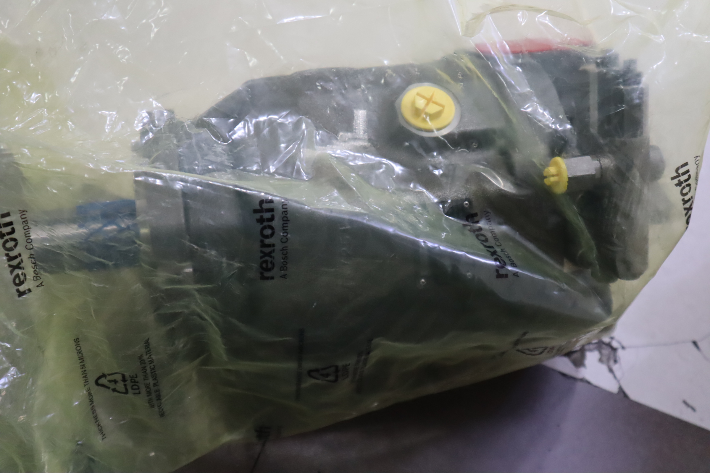 A A10VSO100DFR1/31R-VPA12N00 R910920847 力士乐REXROTH泵