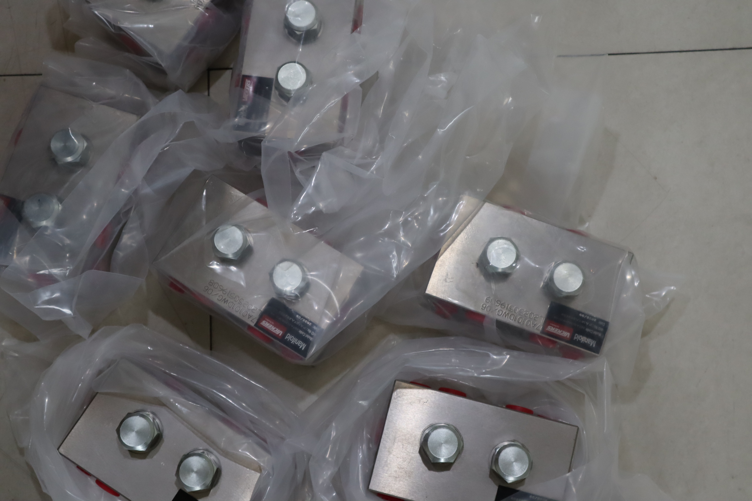 107A0100DWG-06 美国威格士VICKERS丹佛斯DANFOSS伊顿EATON阀组