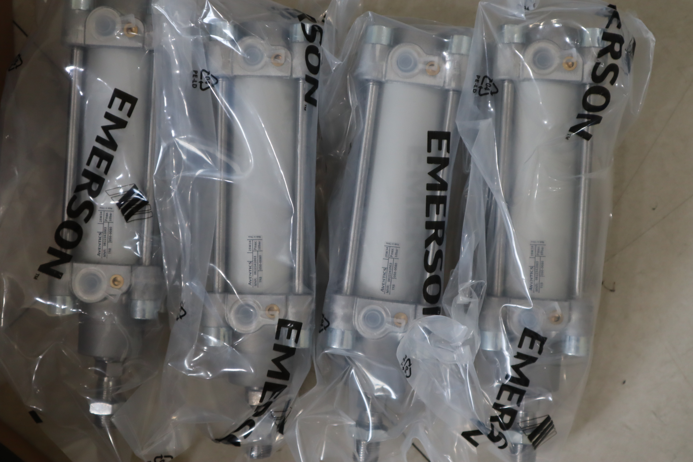 0822342003 TRB 050-0080 德国安沃驰AVENTICS 气缸