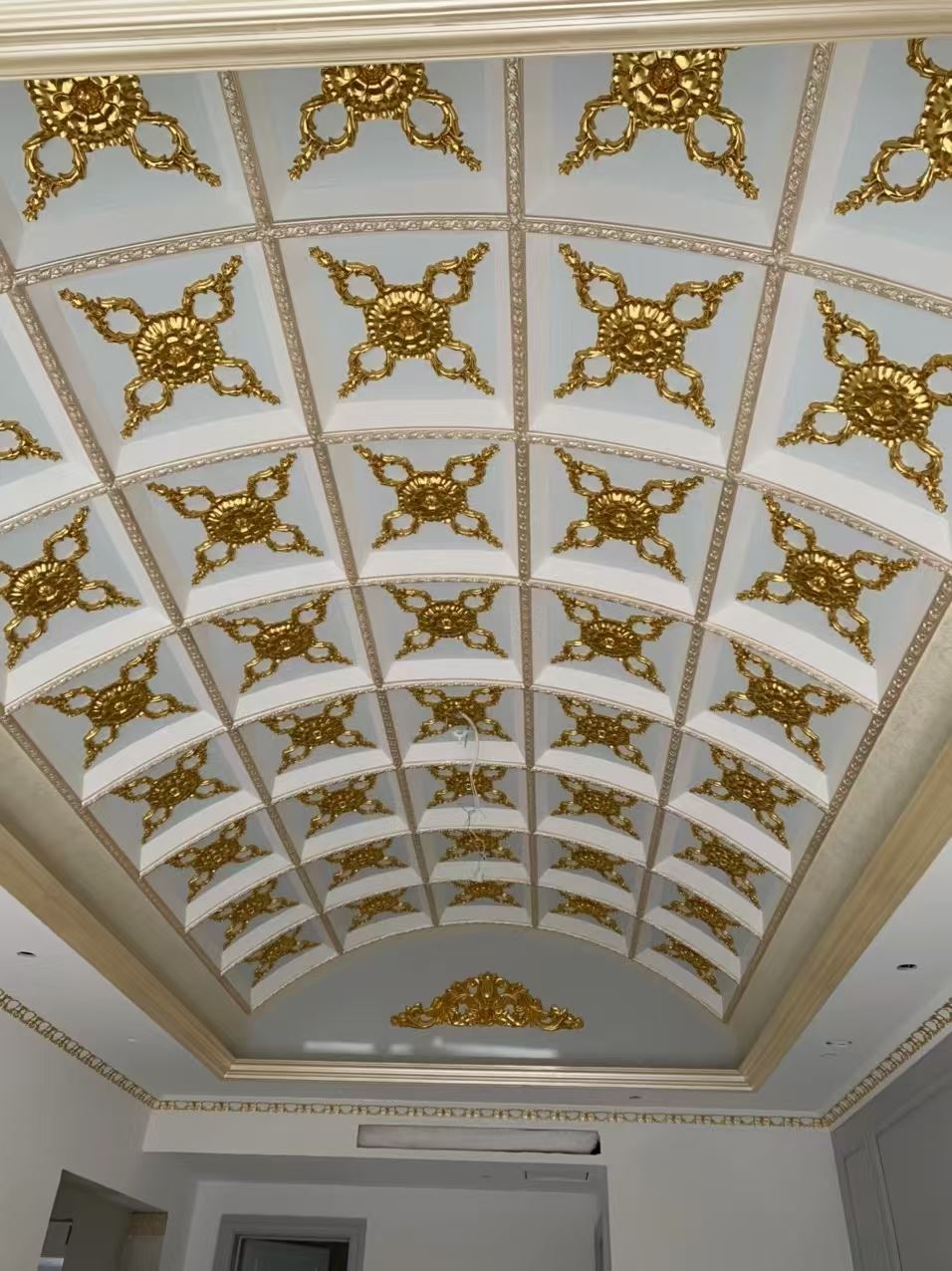 墙面装饰贴24k纯金箔厂家精细施工光泽感强 纹理清晰