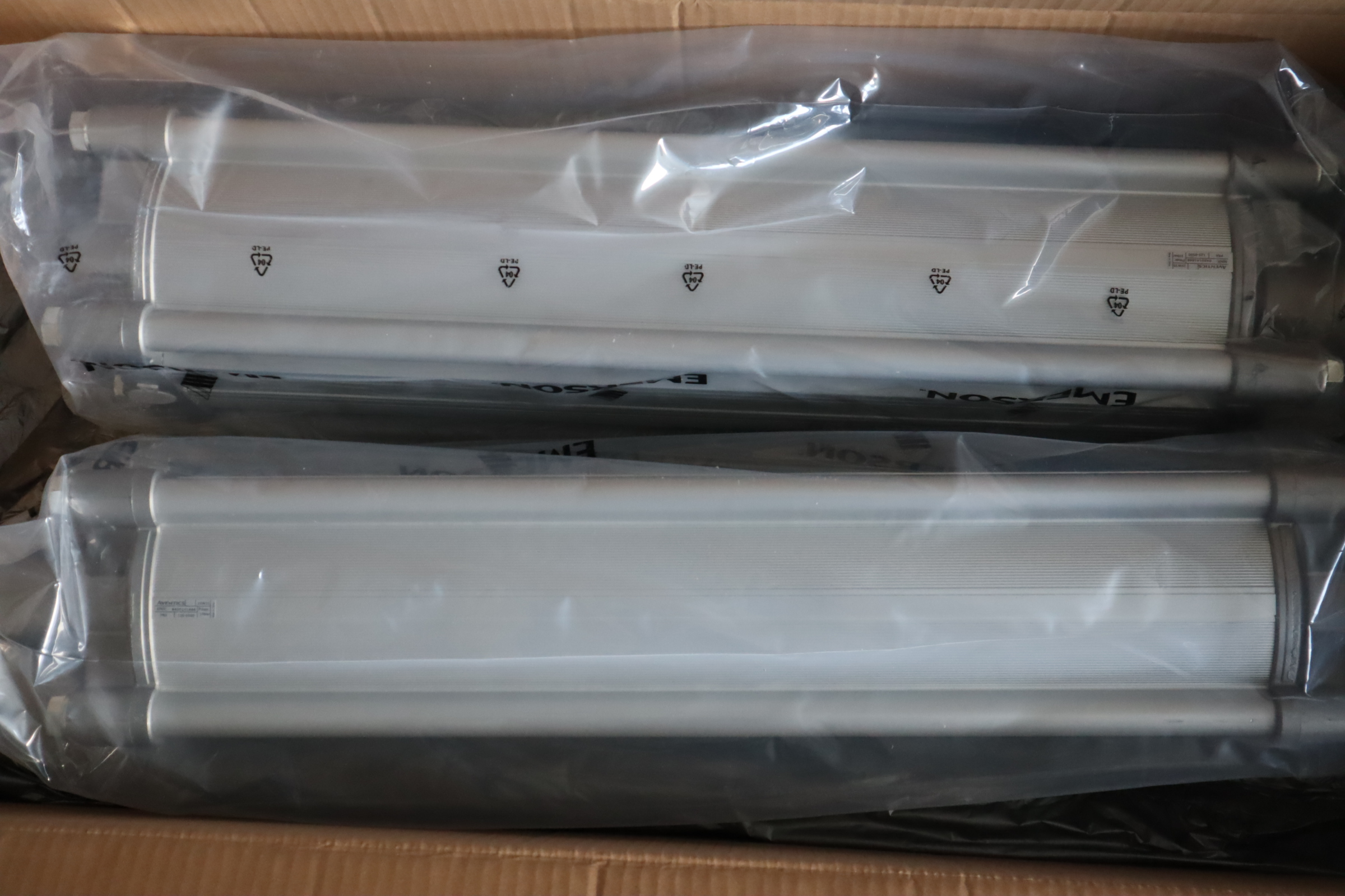 R480141666 PRA 125-0500 德国安沃驰AVENTICS气缸