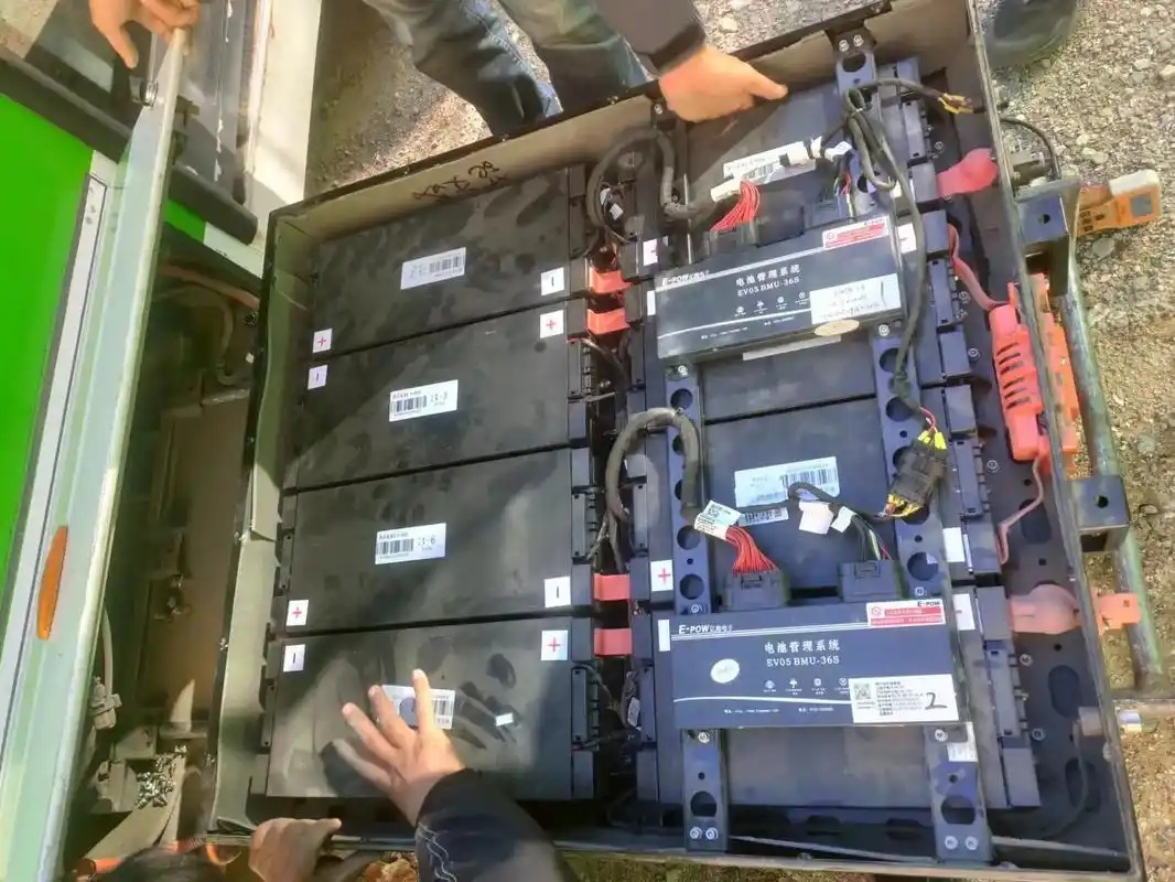 无 锡 收购三元电池 汽车底盘磷酸铁锂电池 18650电池工厂库存回收