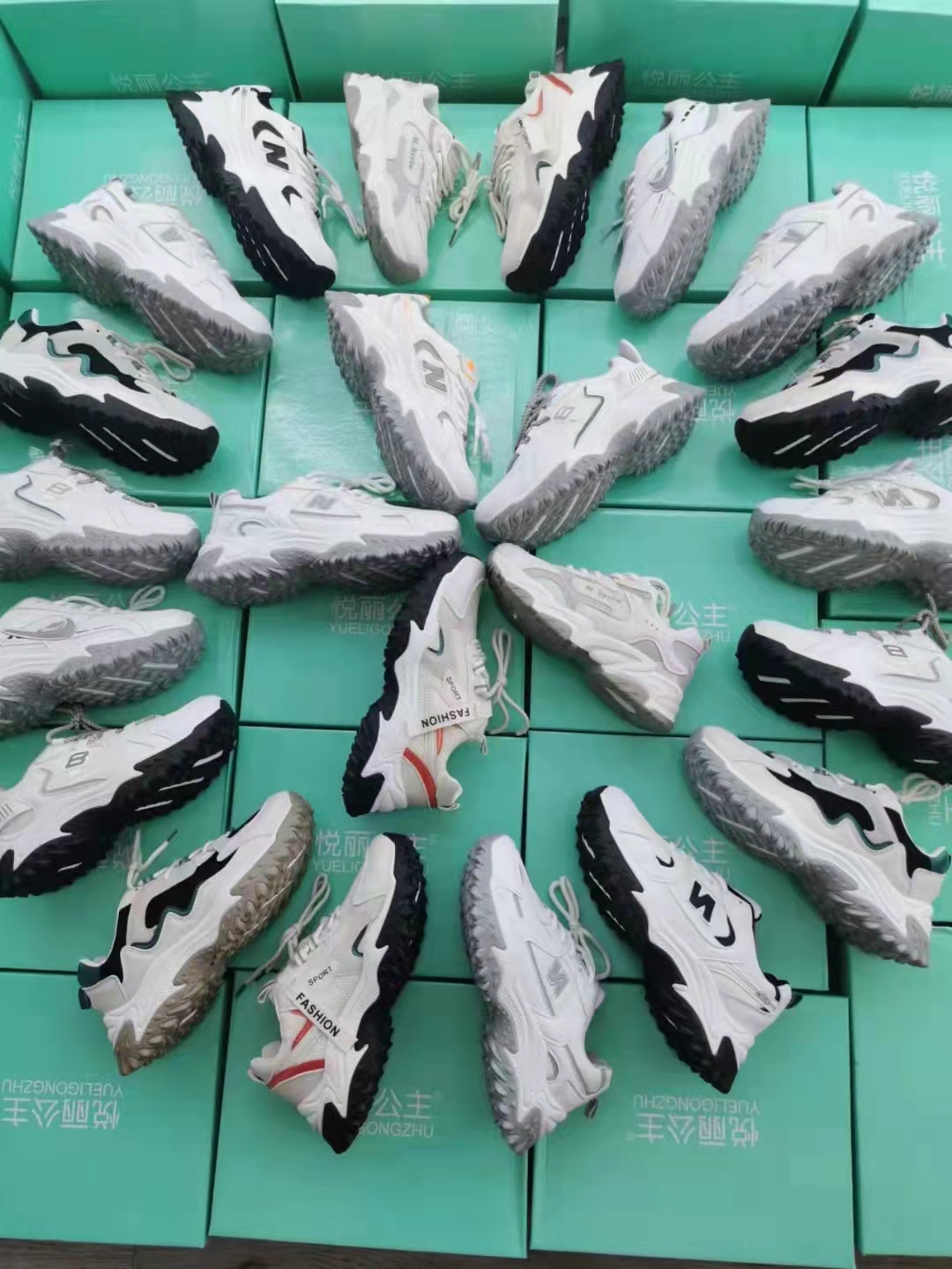 男女新款852平跟鞋盒装现货成人款跑量鞋`创业开店夜市