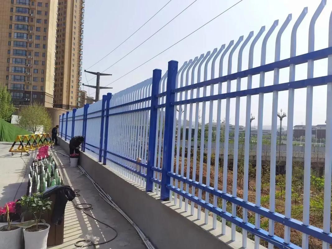 学校锌钢围栏网新型围墙栅栏景区桥梁防护栏安装方便 