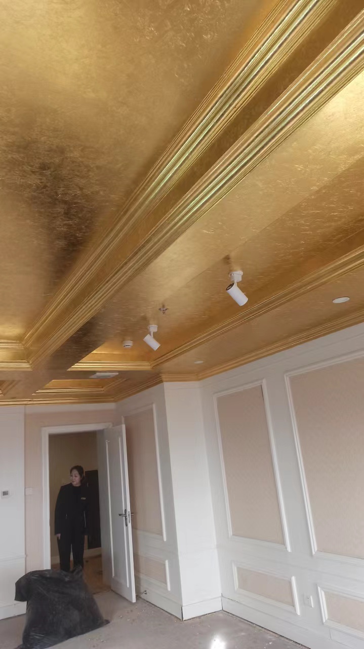 墙面装饰贴金银箔多钱一平师傅年轻 干活麻利