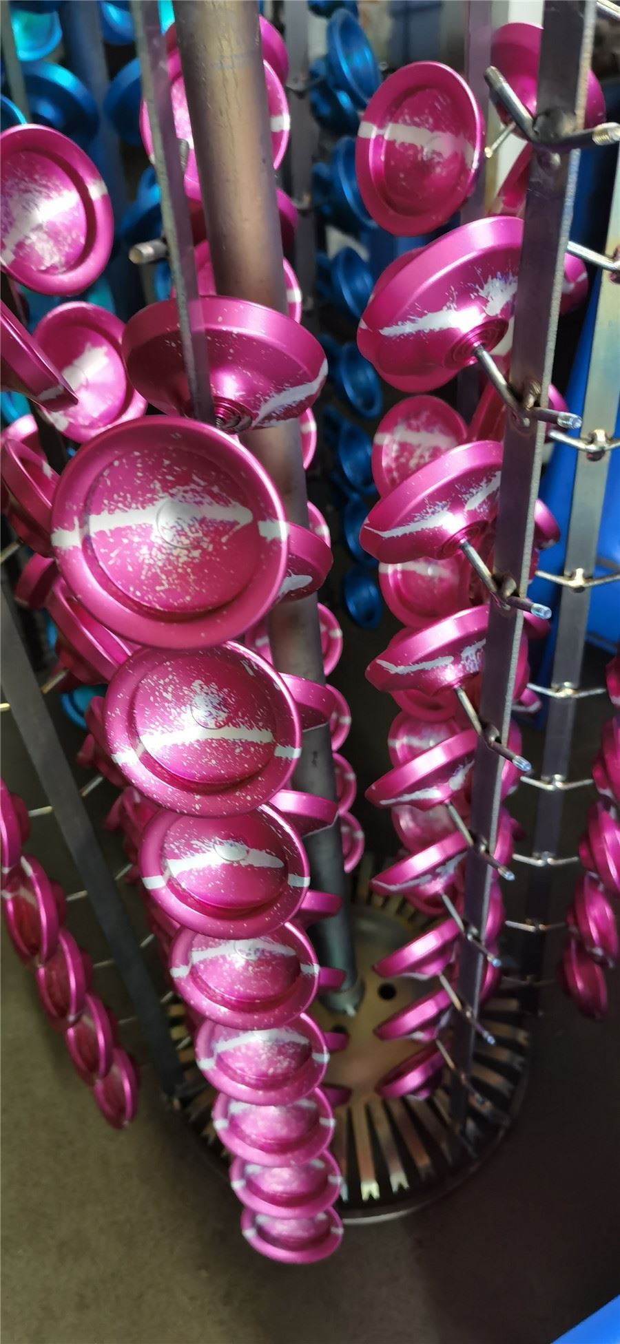 深圳多色氧化定制红色外壳锯切加工