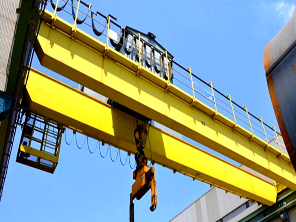 双梁行车应对重型物料搬运挑战